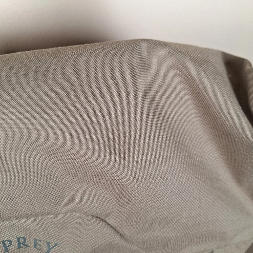 Osprey Metron 18 Sling Bag Laptop Messenger Cargo Rain Cover STAIN Read